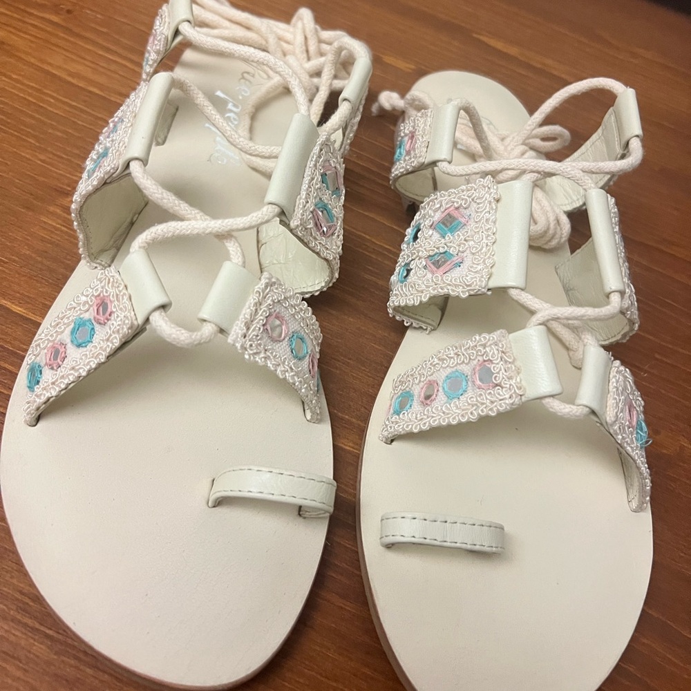SOLD! We The Free White Sandals Size 9.5 - Picture 5 of 7